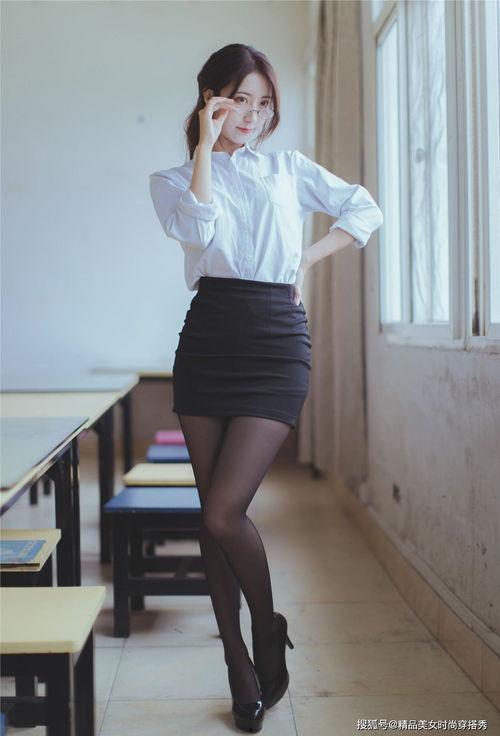 美女丝袜超痛表情,美女的挣扎与诱惑