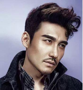 明星发型设计男,解锁时尚发型，打造型男魅力