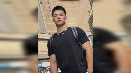 阳光胸肌腹肌帅哥视频,腹肌胸肌一览无余